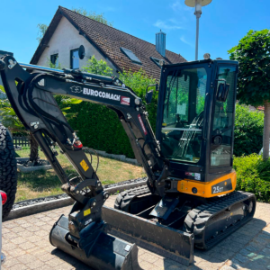 1f738f8b-0ed1-481b-aba0-497a5e72e85d