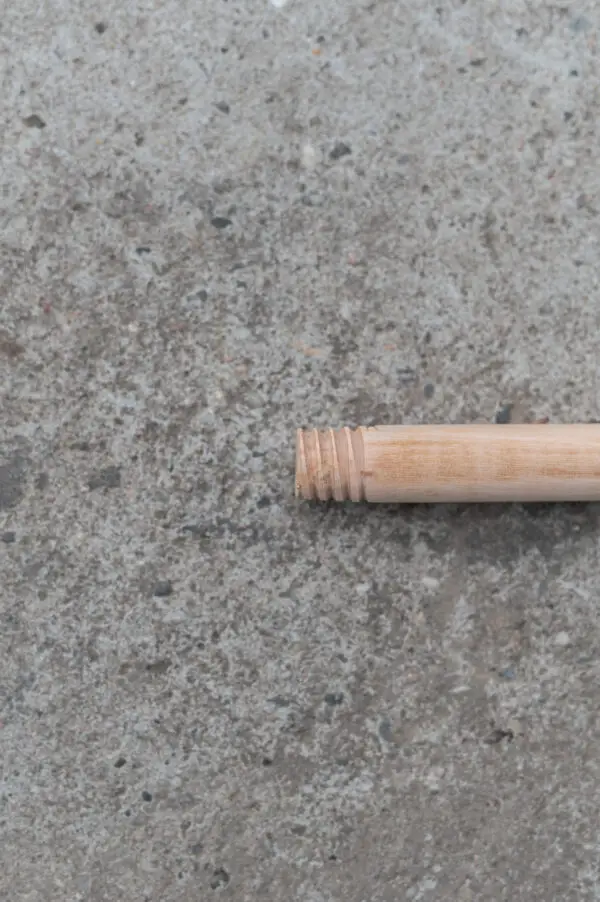Straßenbesen Gartenbesen mit Holzstiel 130cm Elastonborsten – Bild 4